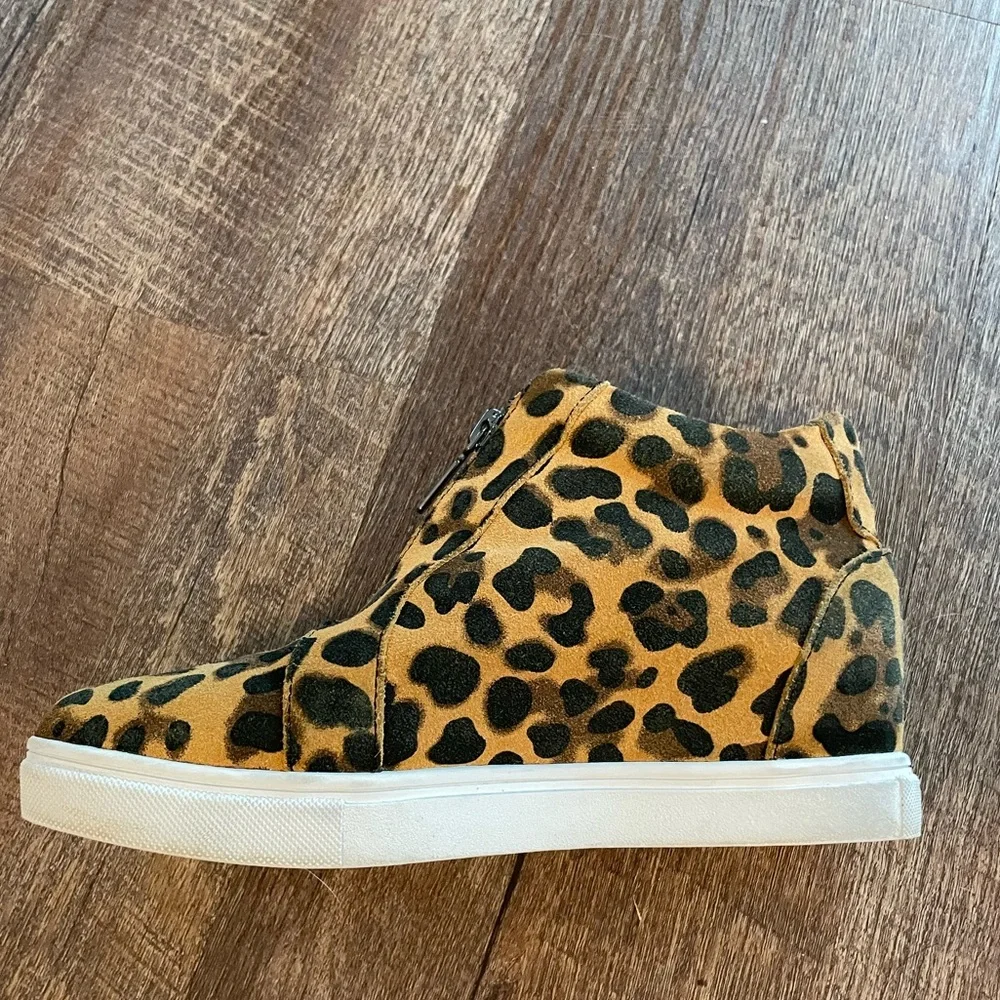 Blondo Glenda Leopard Waterproof Suede Zip Up Wedge Heel Sneaker Bootie Size 6.5 - Picture 7 of 14